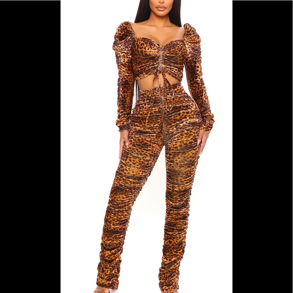 BEAUTIFUL WILD DATE NIGHT LEGGINGS SET BRAND NEW BROWN/ COMBO 💕